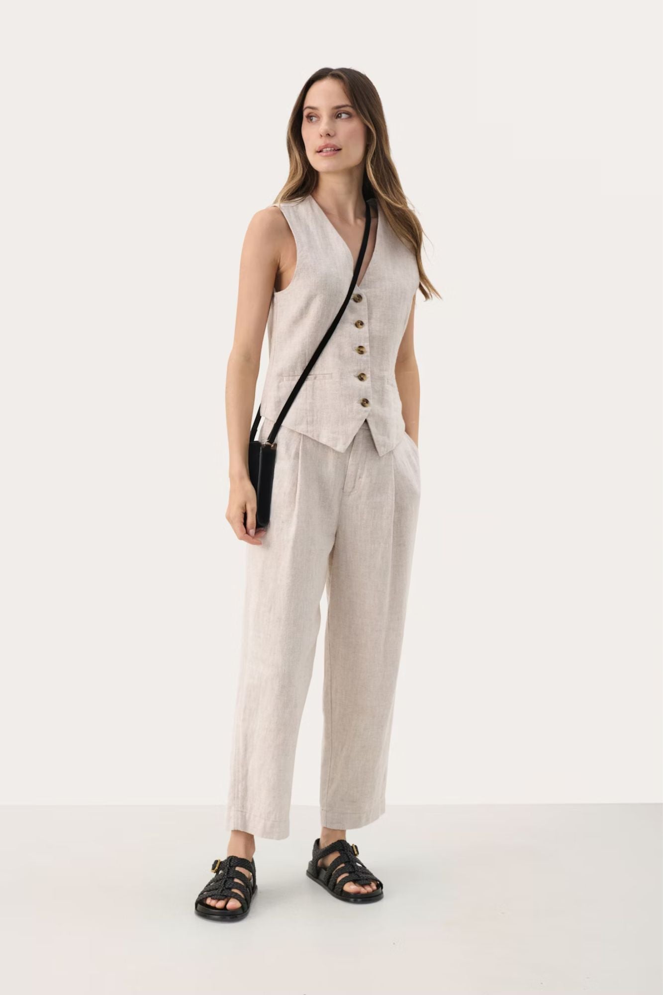 Nadhia Vest