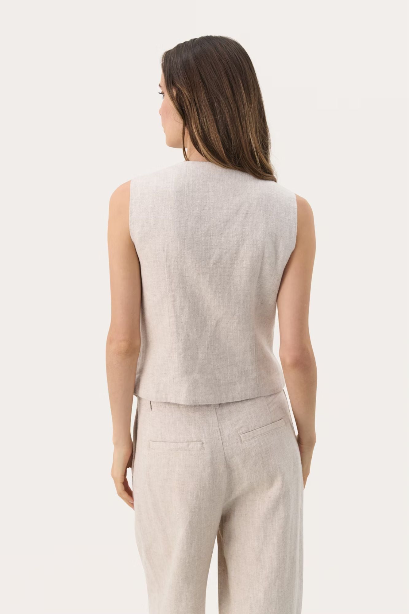 Nadhia Vest