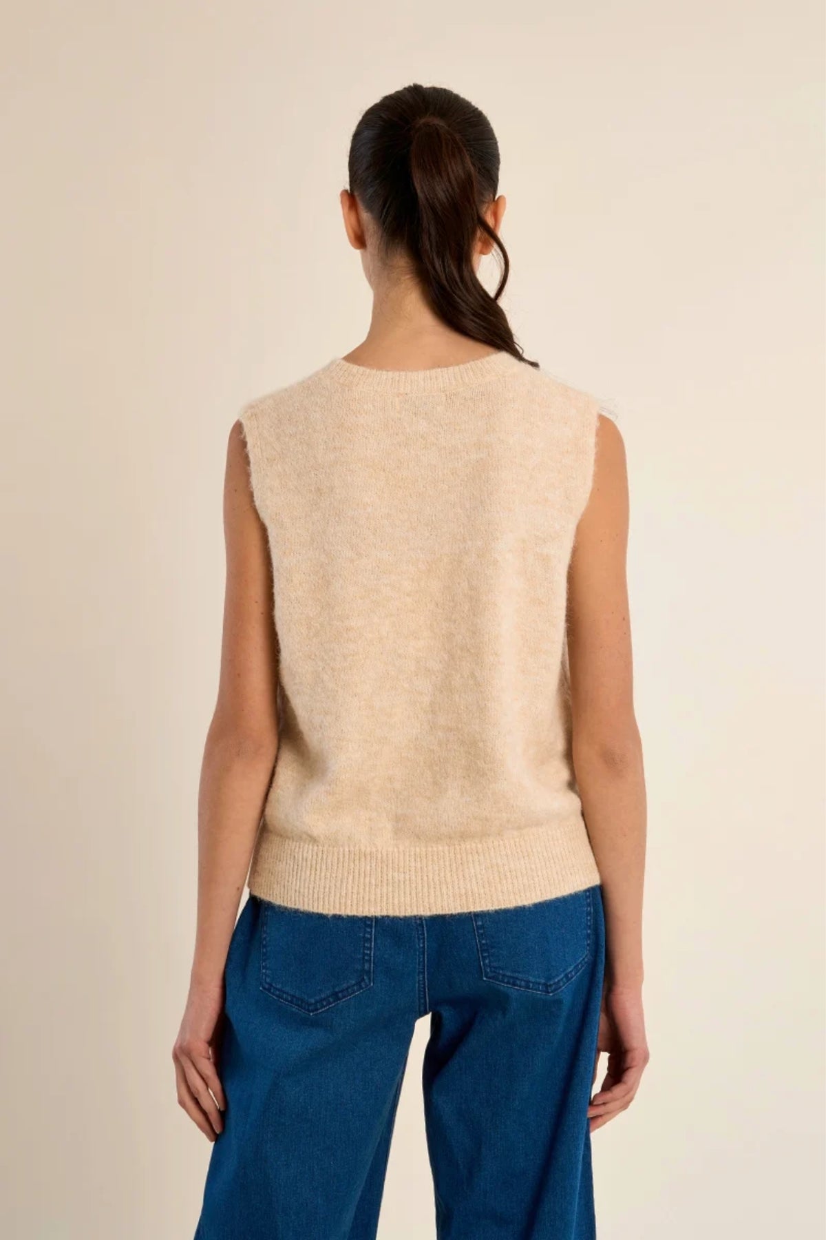Sleeveless Roundneck Vest