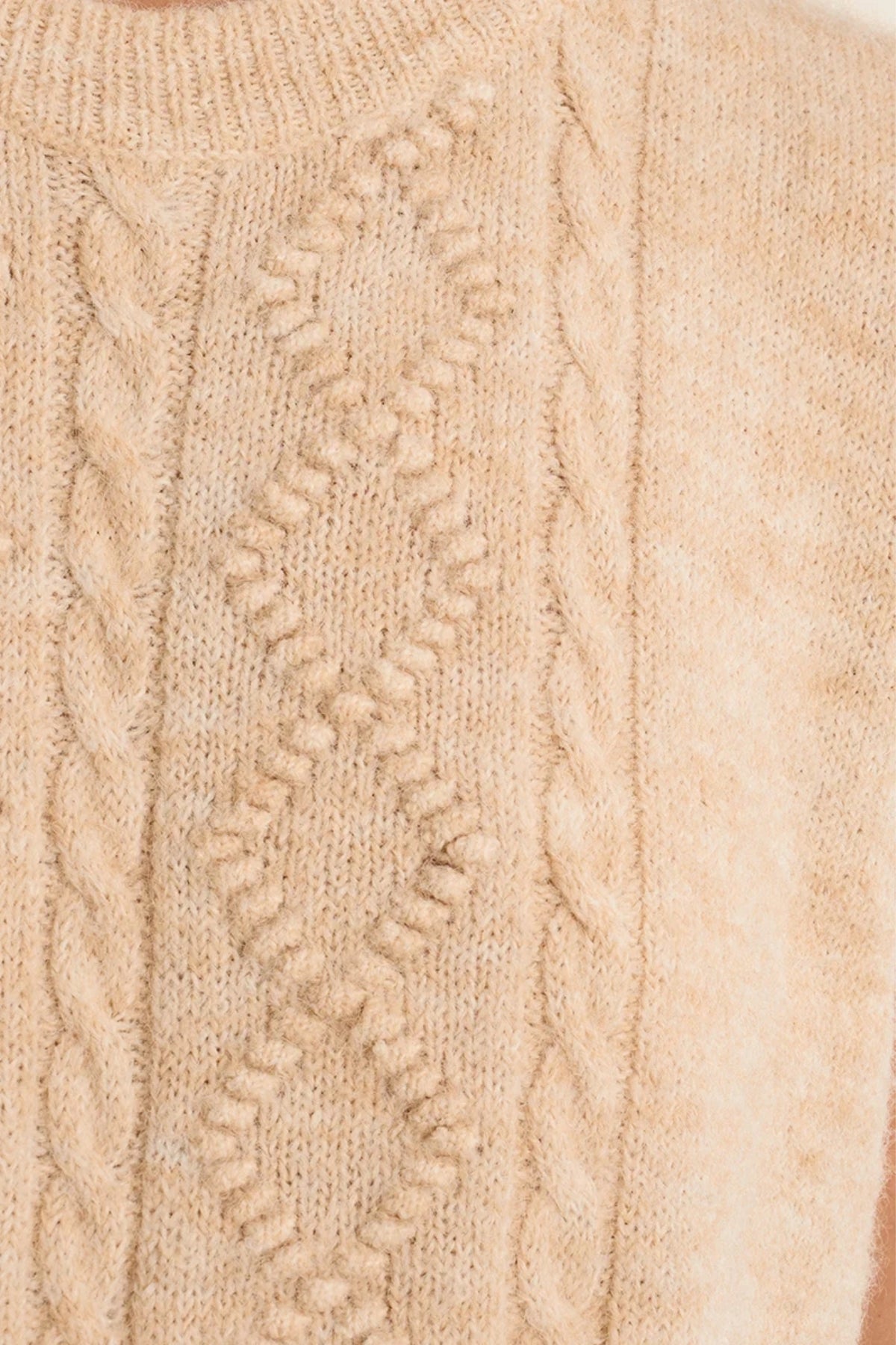 Sleeveless Roundneck Vest