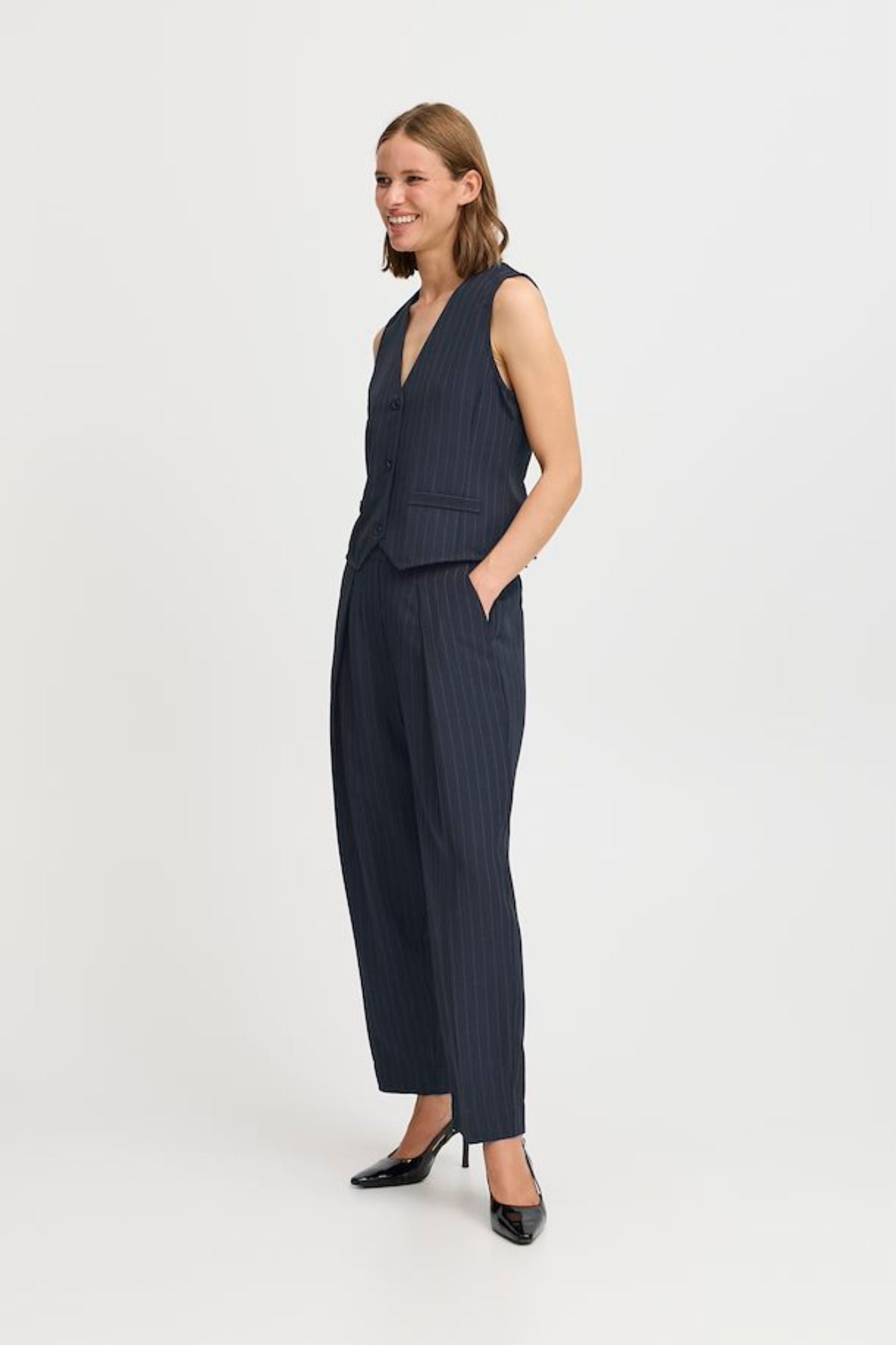 Midde Barrel Pants