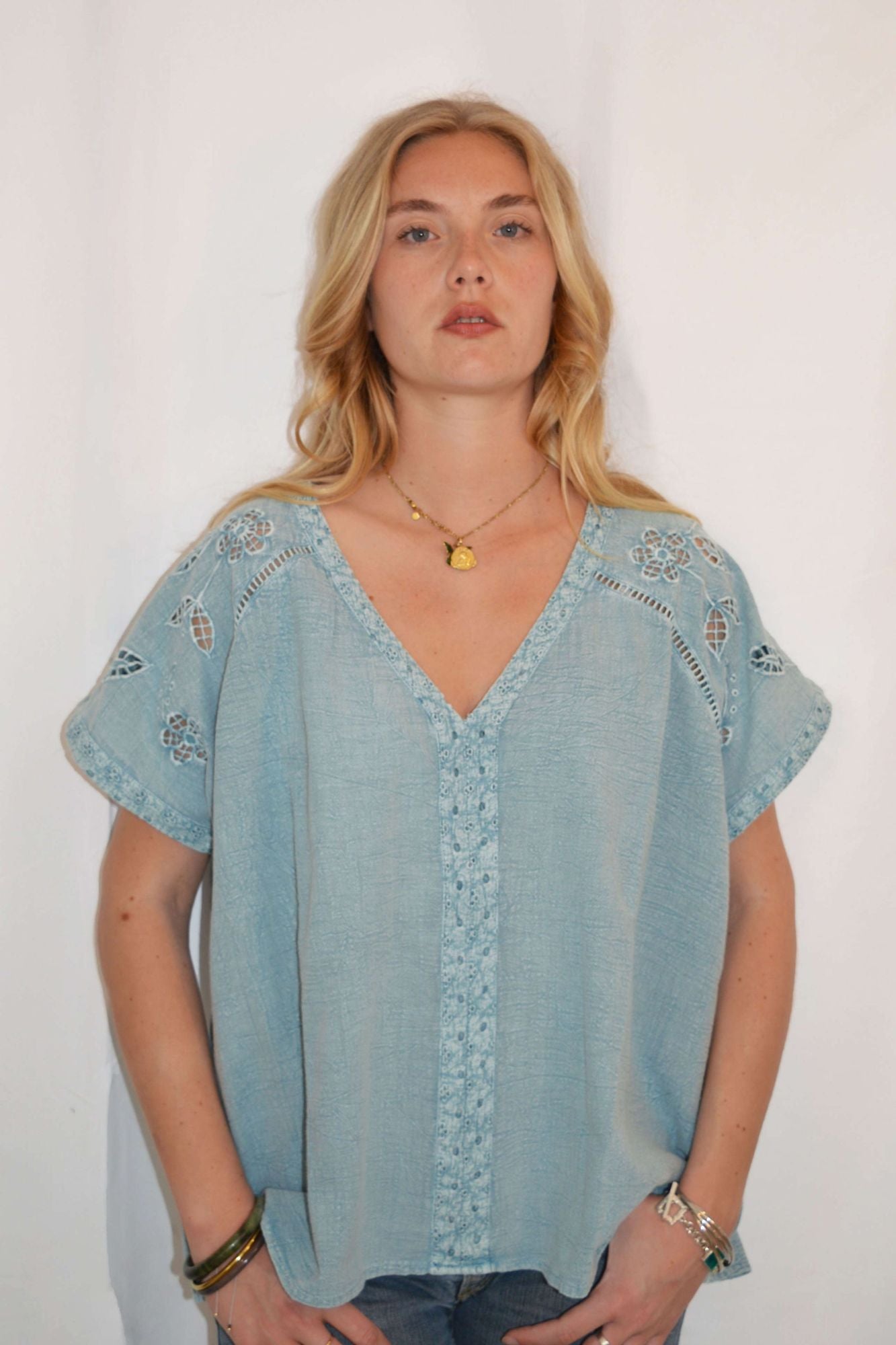 Shifumo Eyelet Top