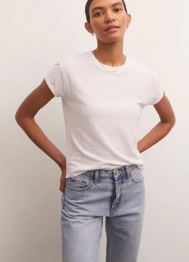 Le t-shirt flammé moderne