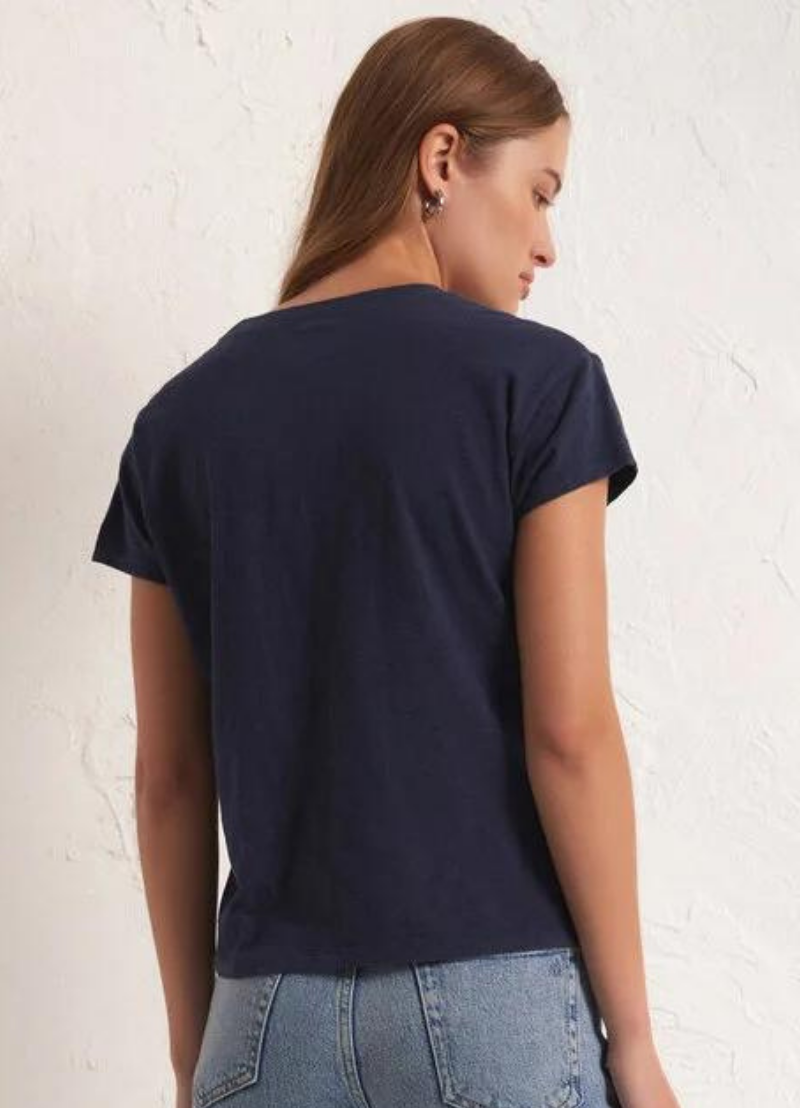 Le t-shirt flammé moderne