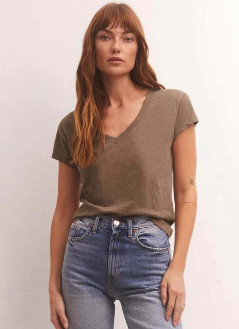 T-shirt moderne à col en V
