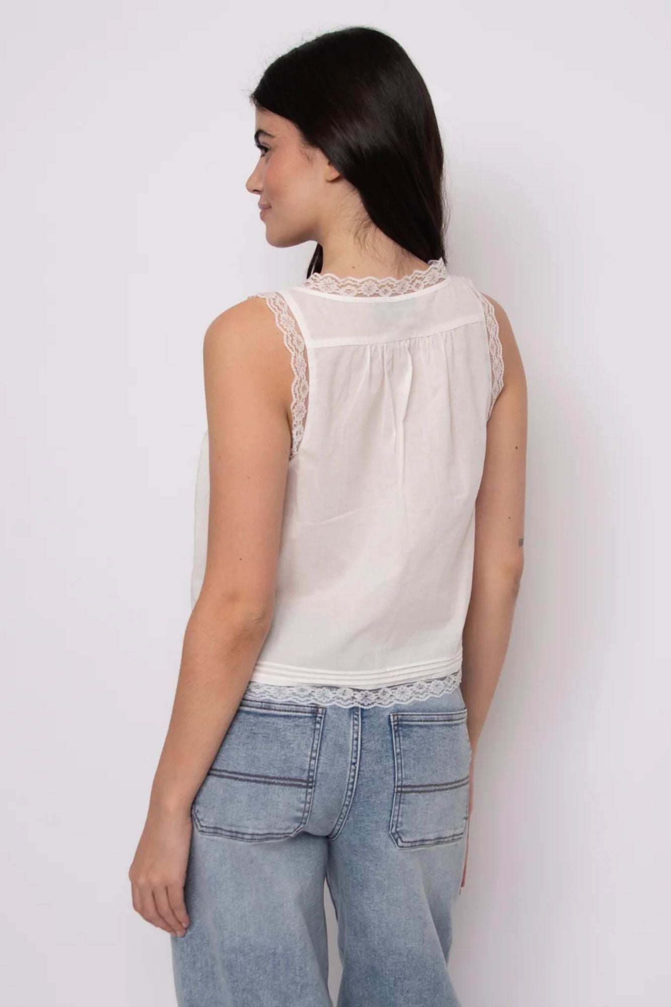 Alia Sleeveless Button Up Top
