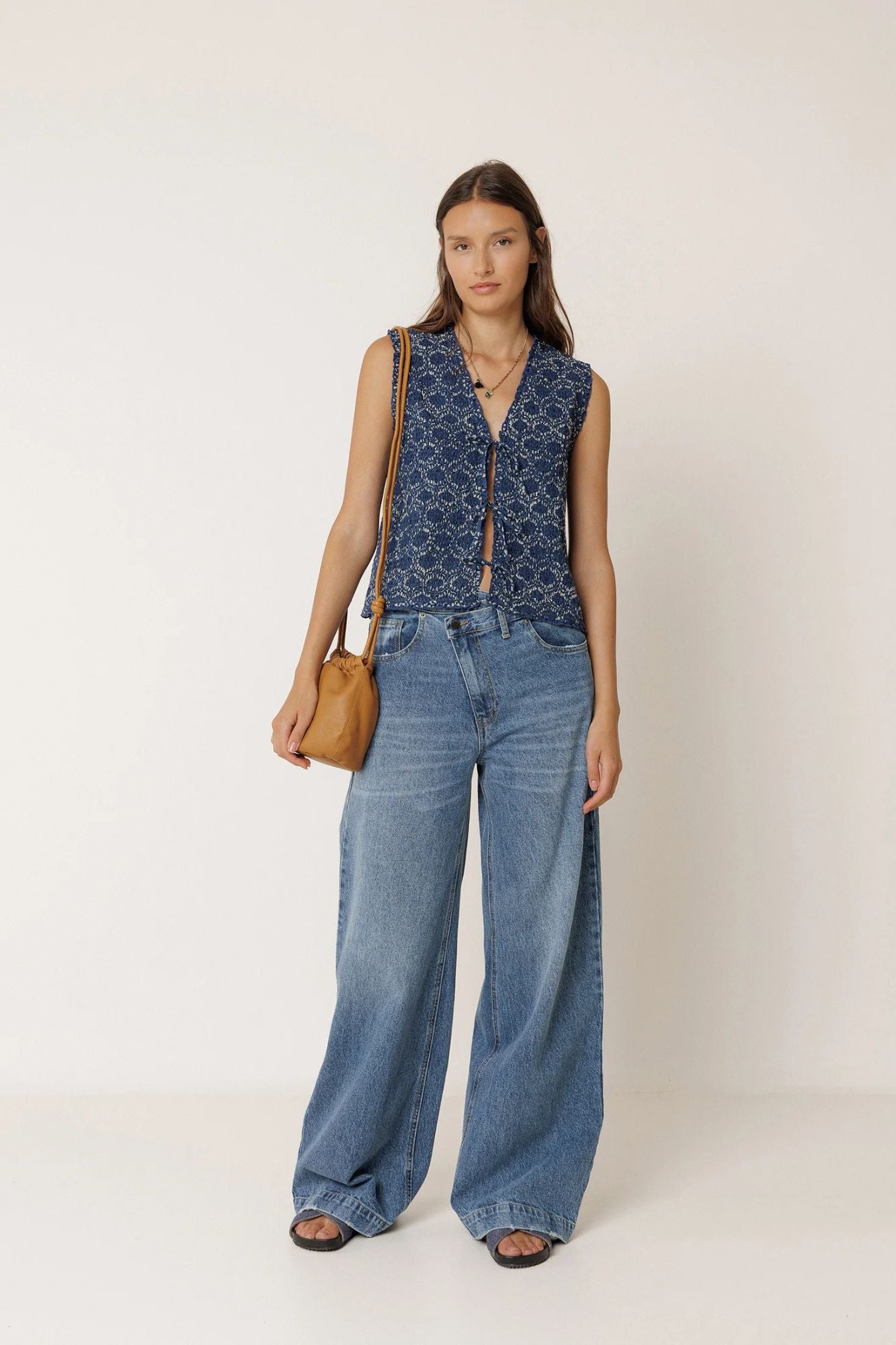 Elastic Vest With Tie