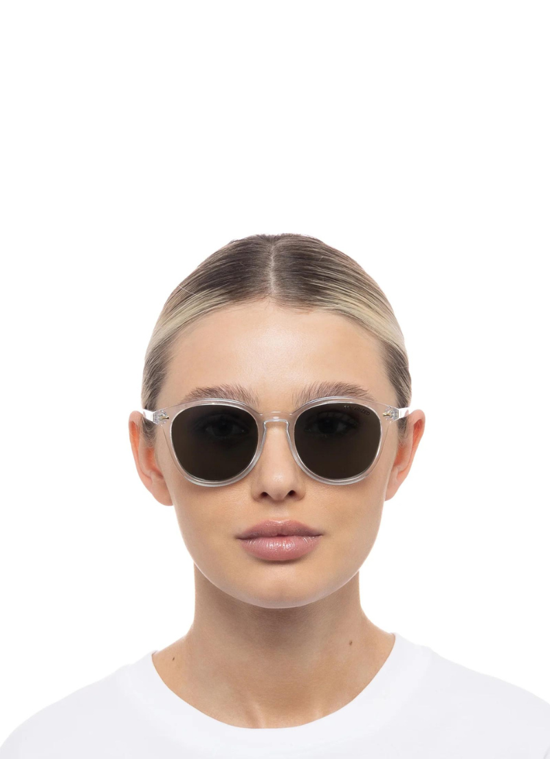 Lunettes de soleil en marche