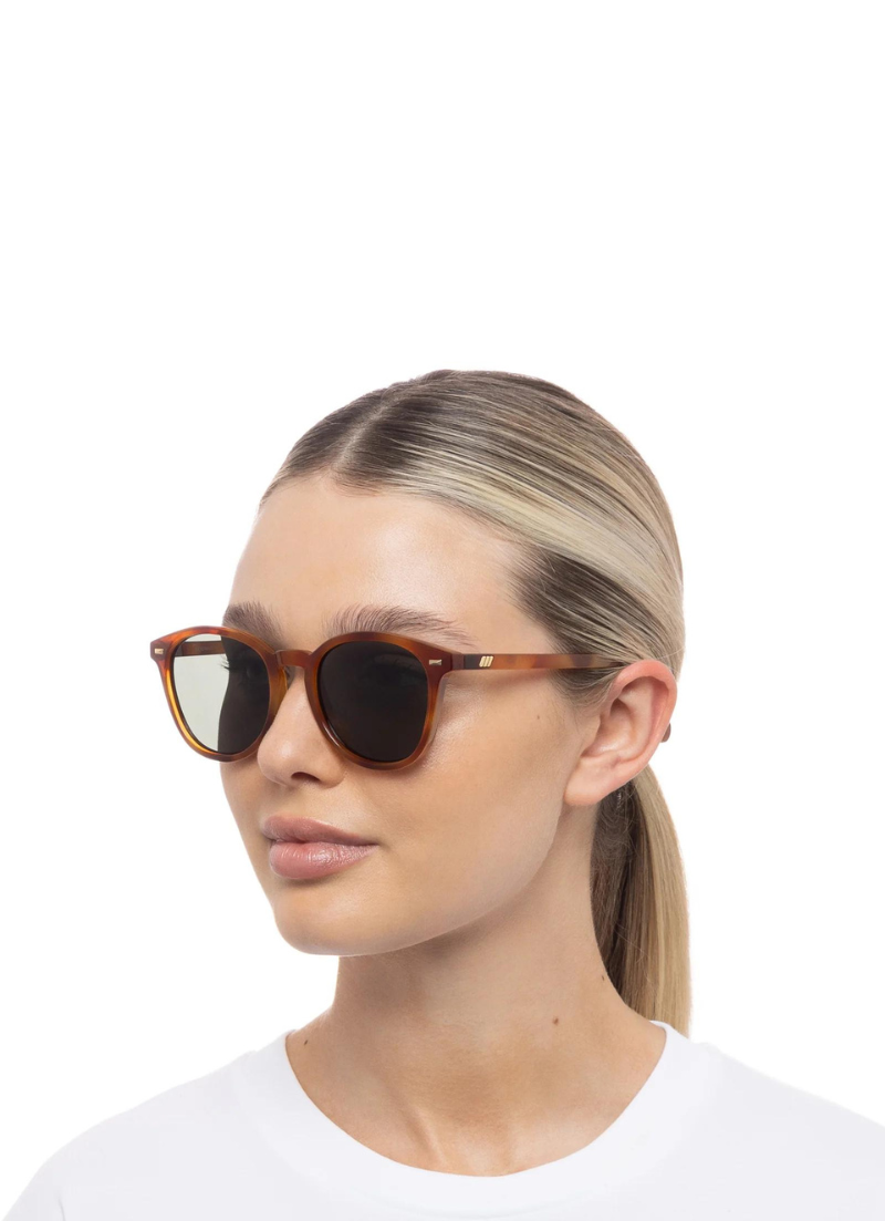 Lunettes de soleil en marche