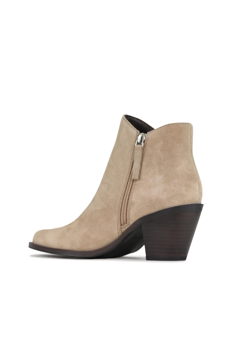 Ellie à talons