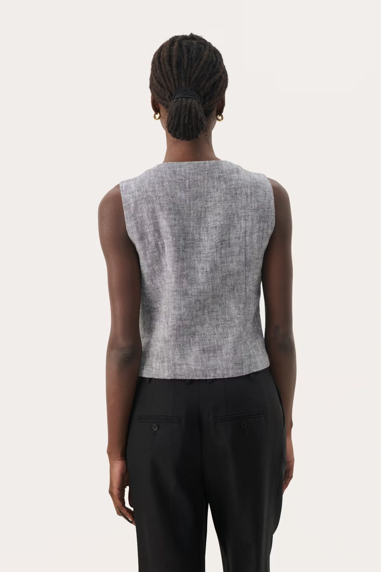 Nadhia Vest