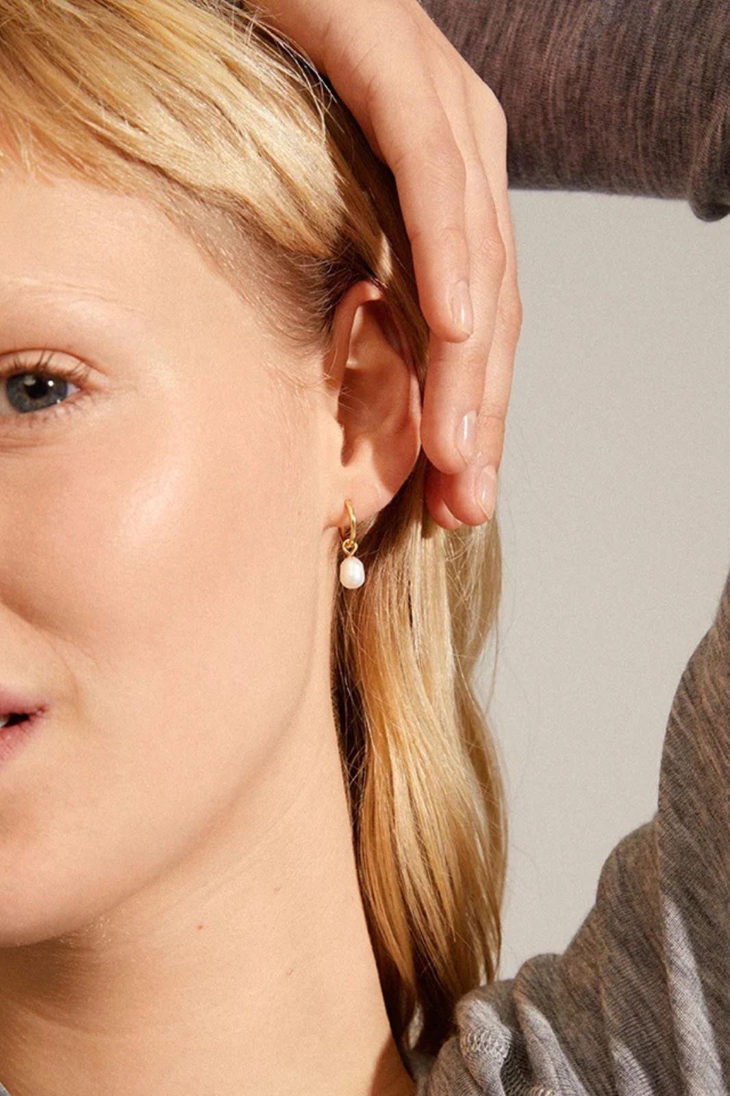 Berthe Pearl Hoop Earrings