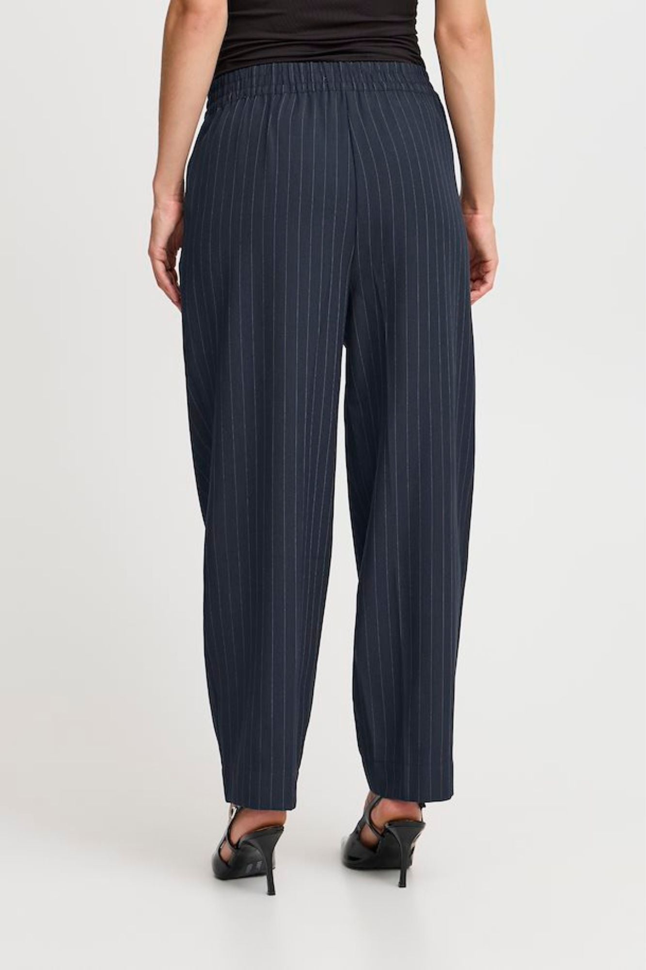 Midde Barrel Pants