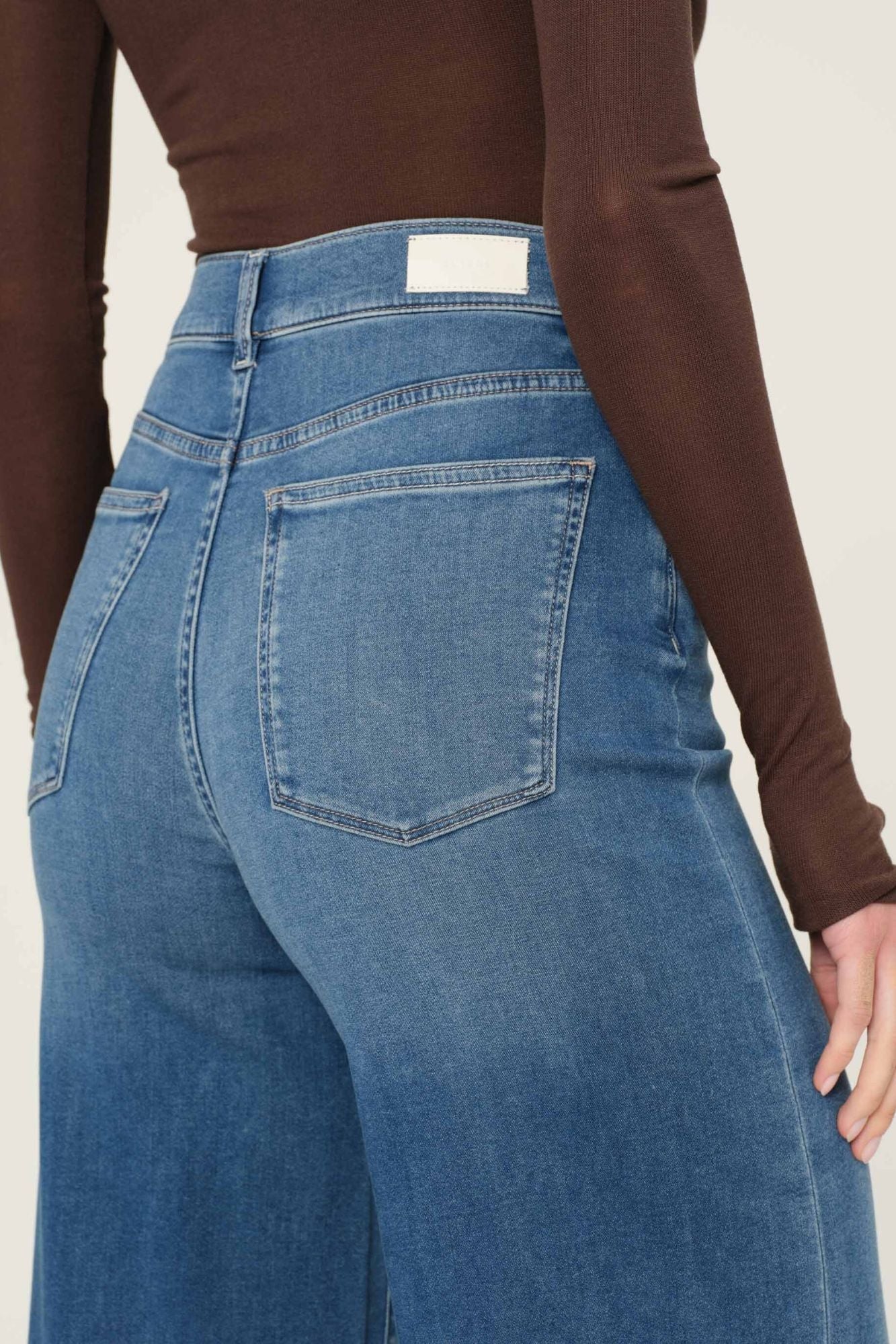Hepburn Wide Leg 32"