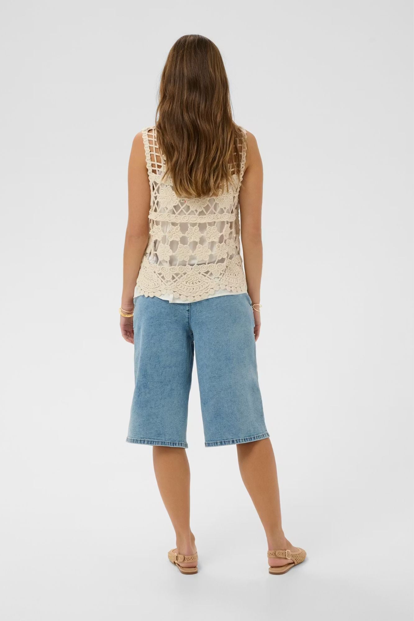 Lotu Vest