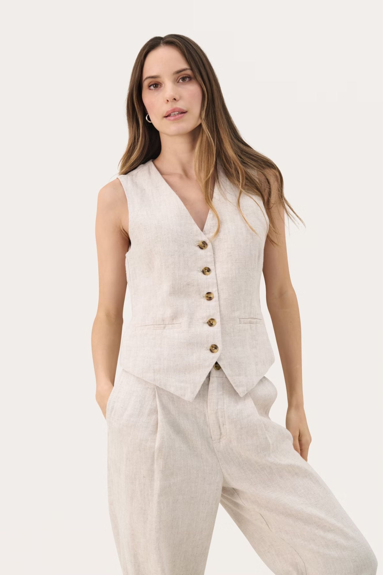 Nadhia Vest