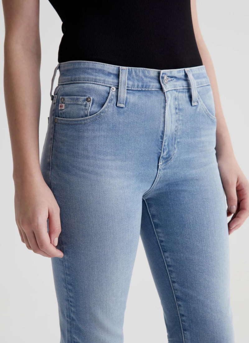 Mari High-Rise Slim Straight Crop