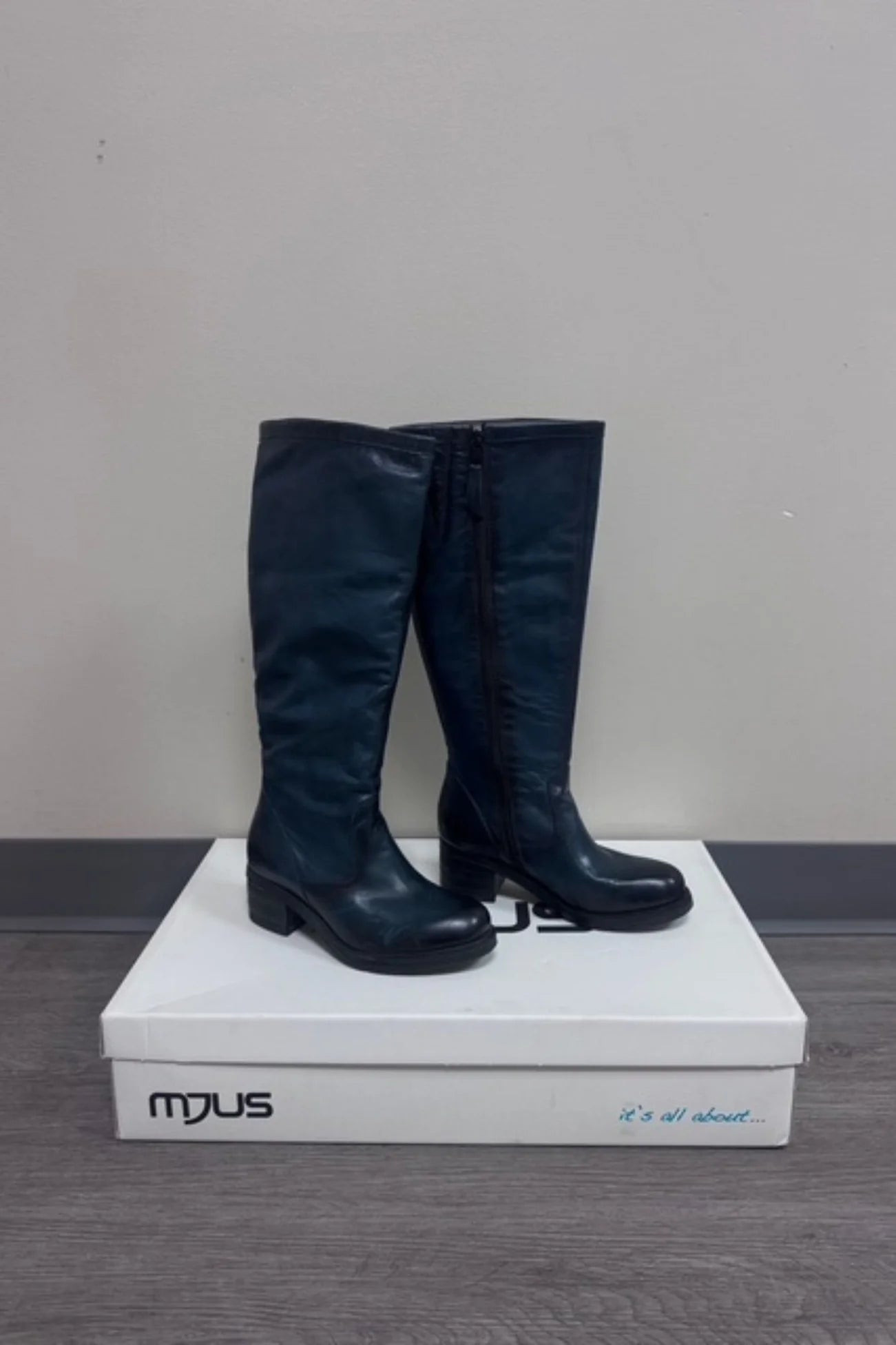 560319 Tall Boot