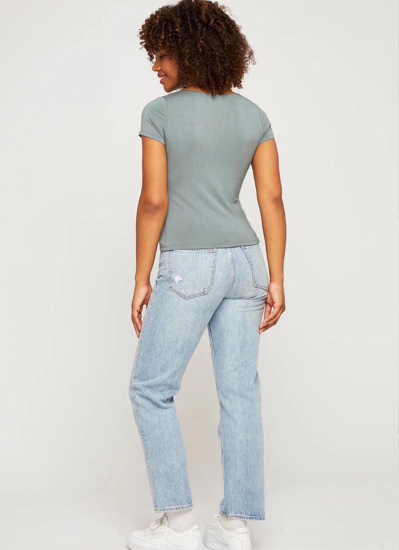 Karis Tee