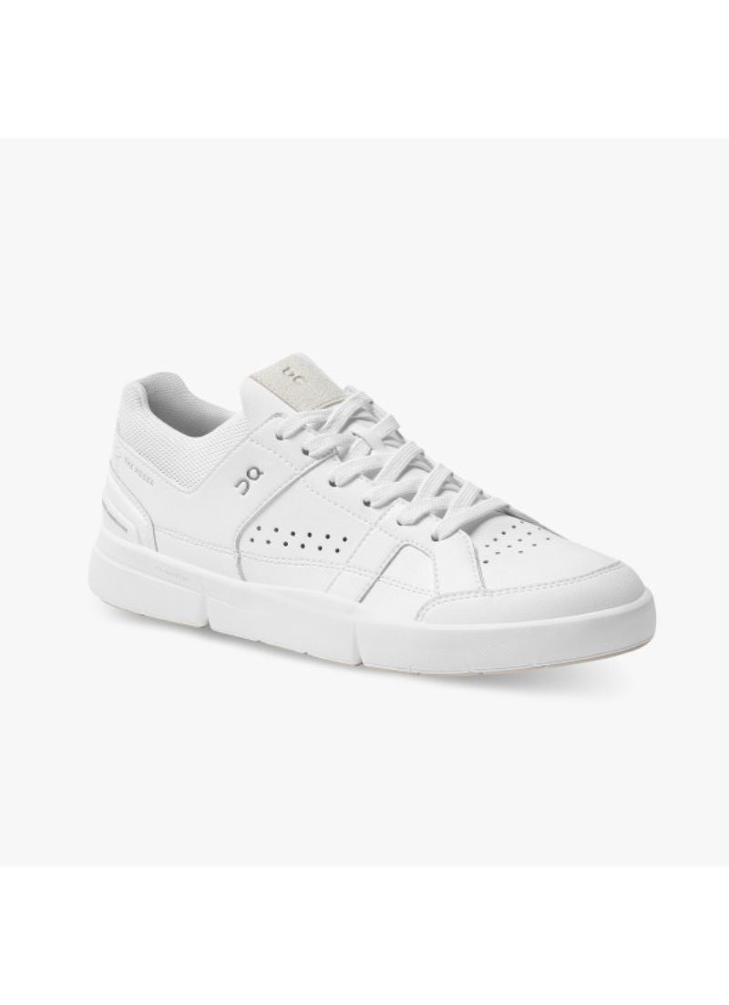 En marche - Le Roger Clubhouse | Tout blanc