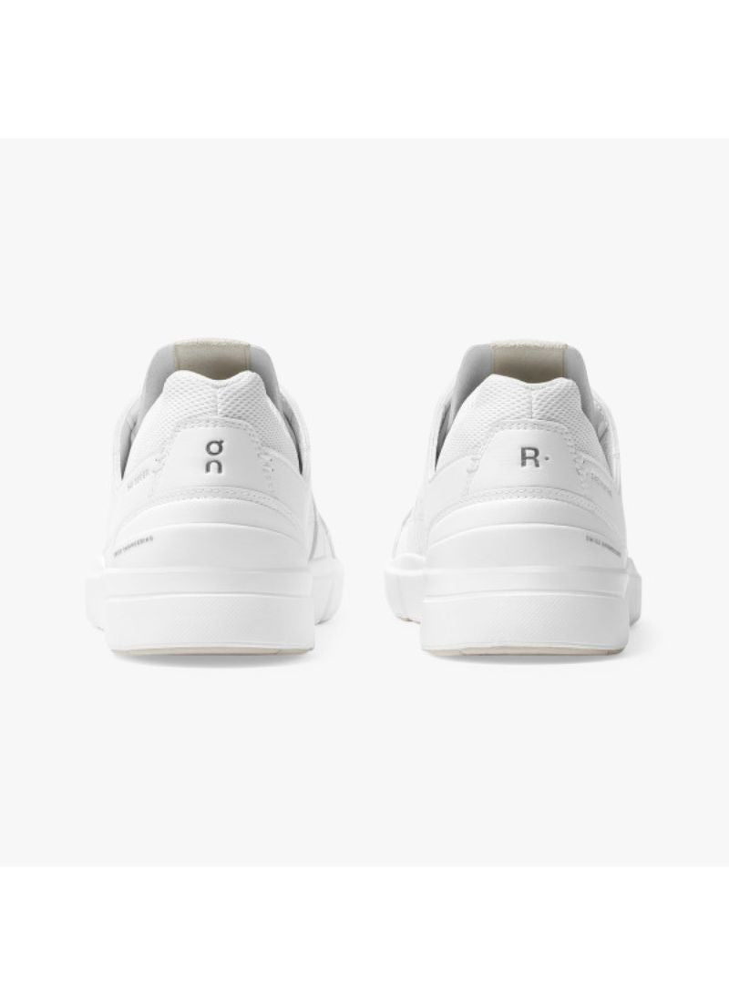 En marche - Le Roger Clubhouse | Tout blanc