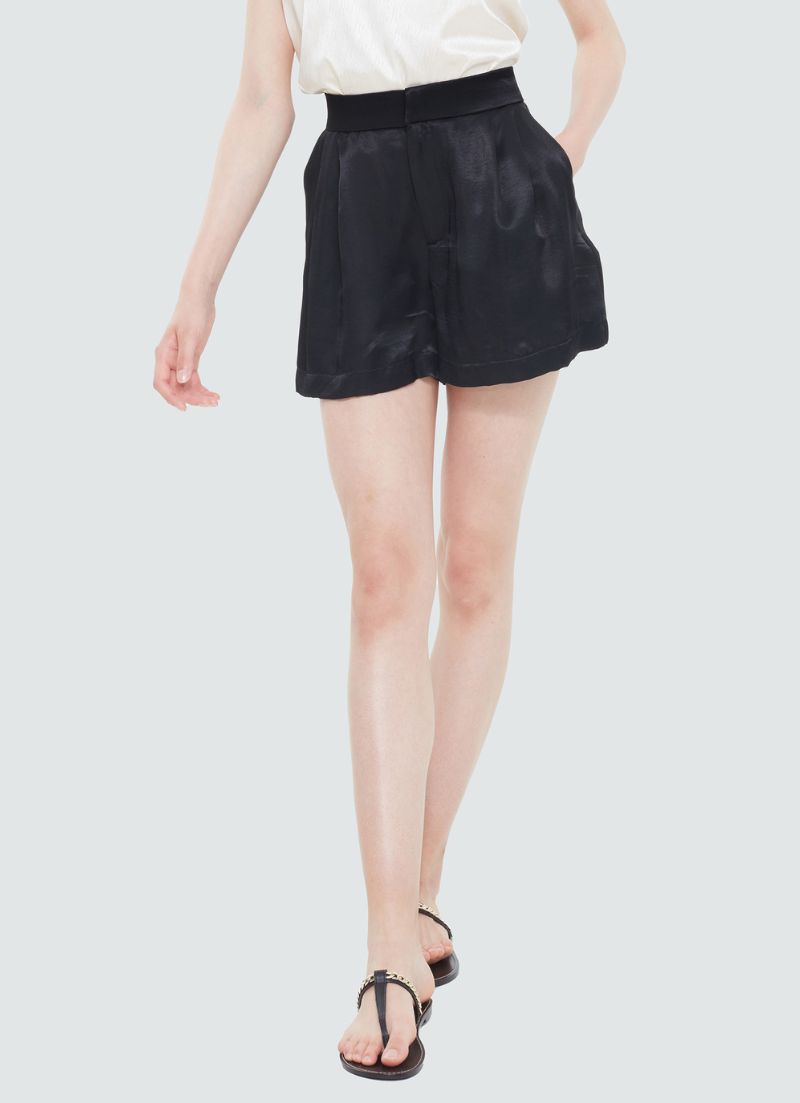 Short plissé en satin