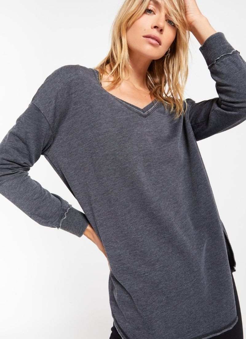 V-Neck Weekender