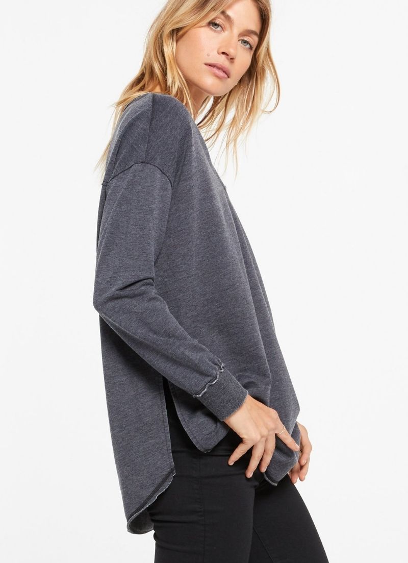 V-Neck Weekender