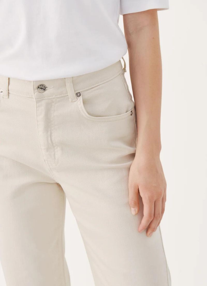 Judy Straight Cropped Jeans