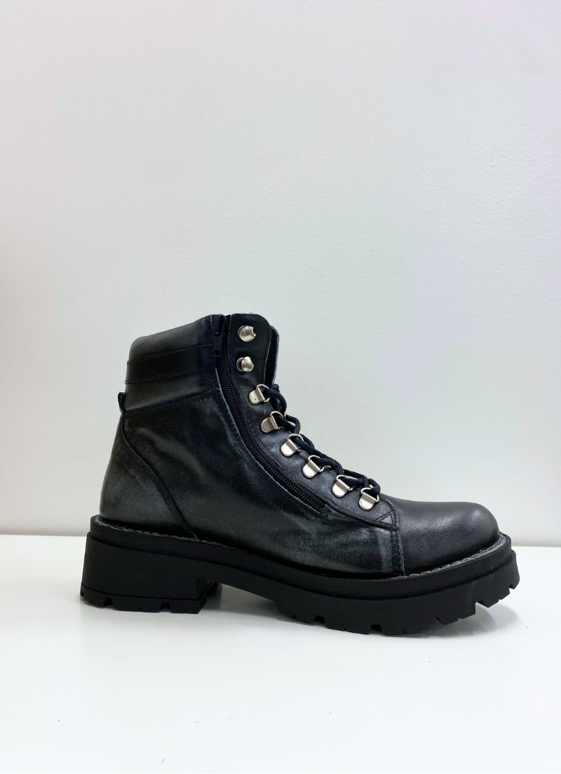 6079 Century Leather Boots