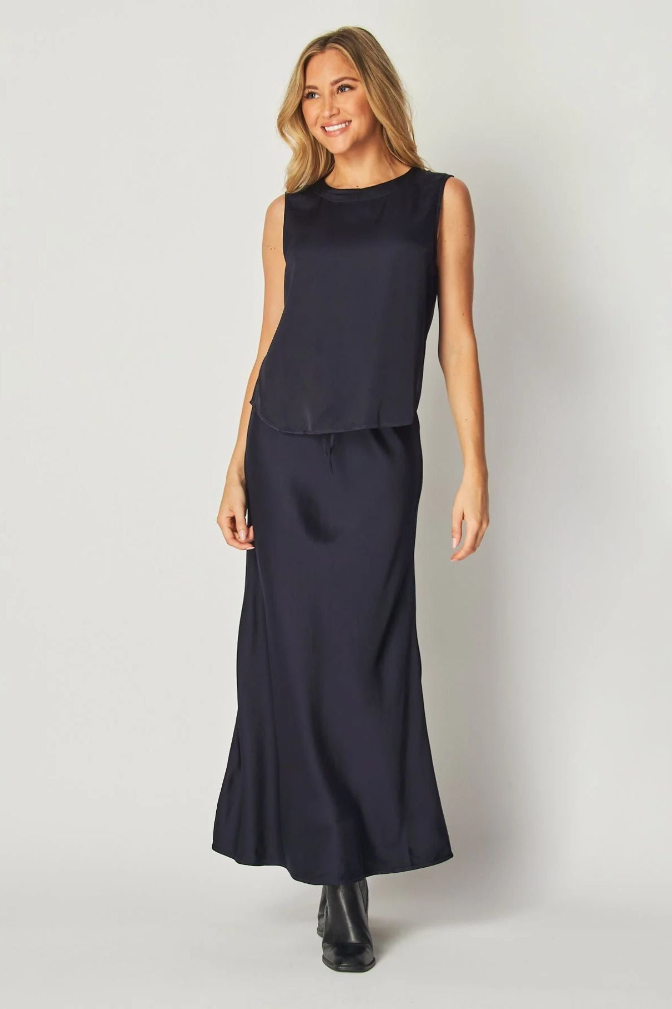 Sleeveless Crew Neck Top