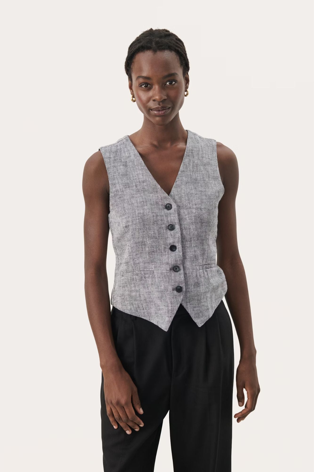 Nadhia Vest