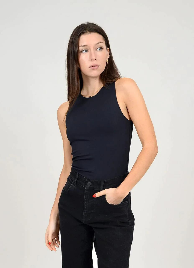 Maria Sleeveless Crew