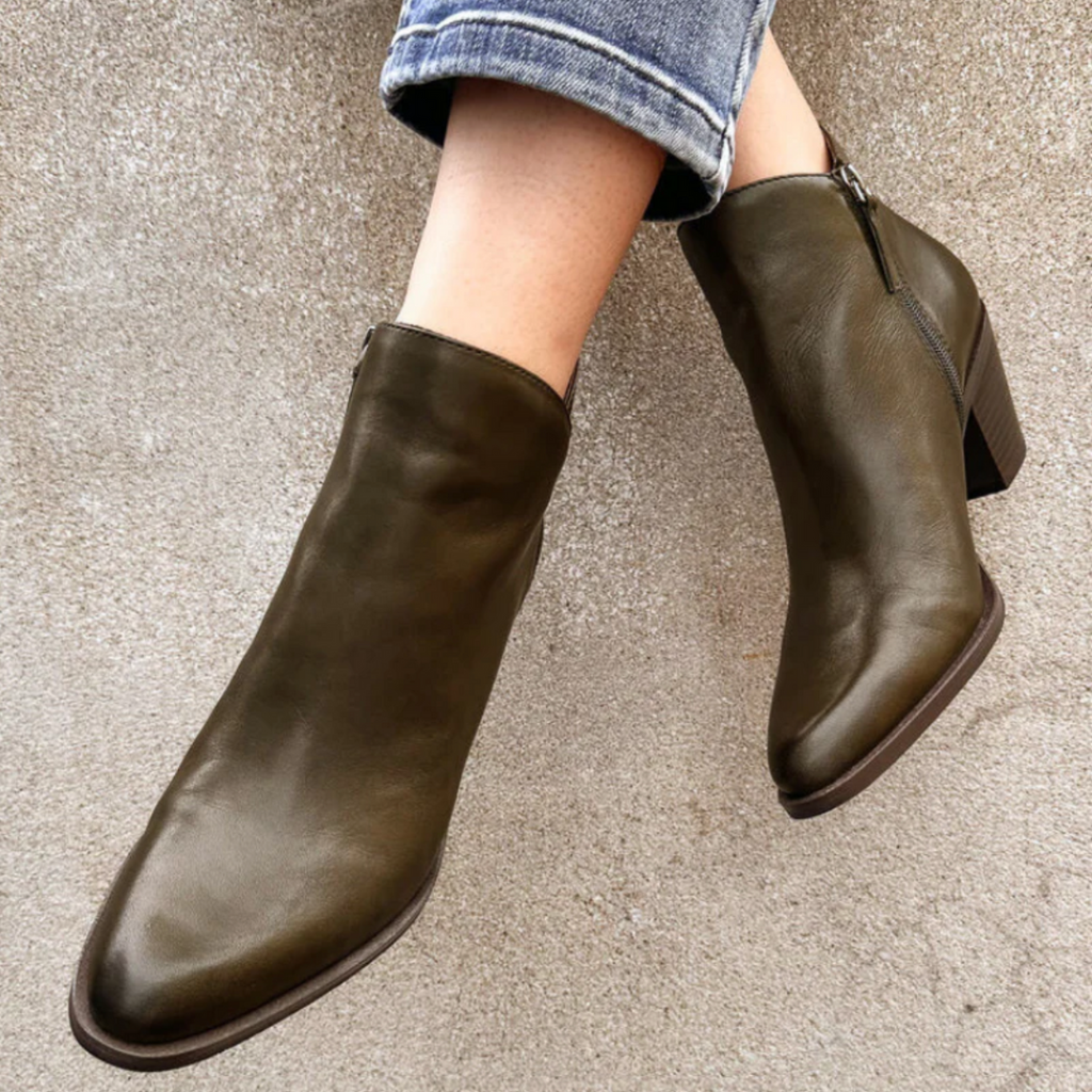 WOMEN'S CLOTHING Indigo Bay Canmore, Canada