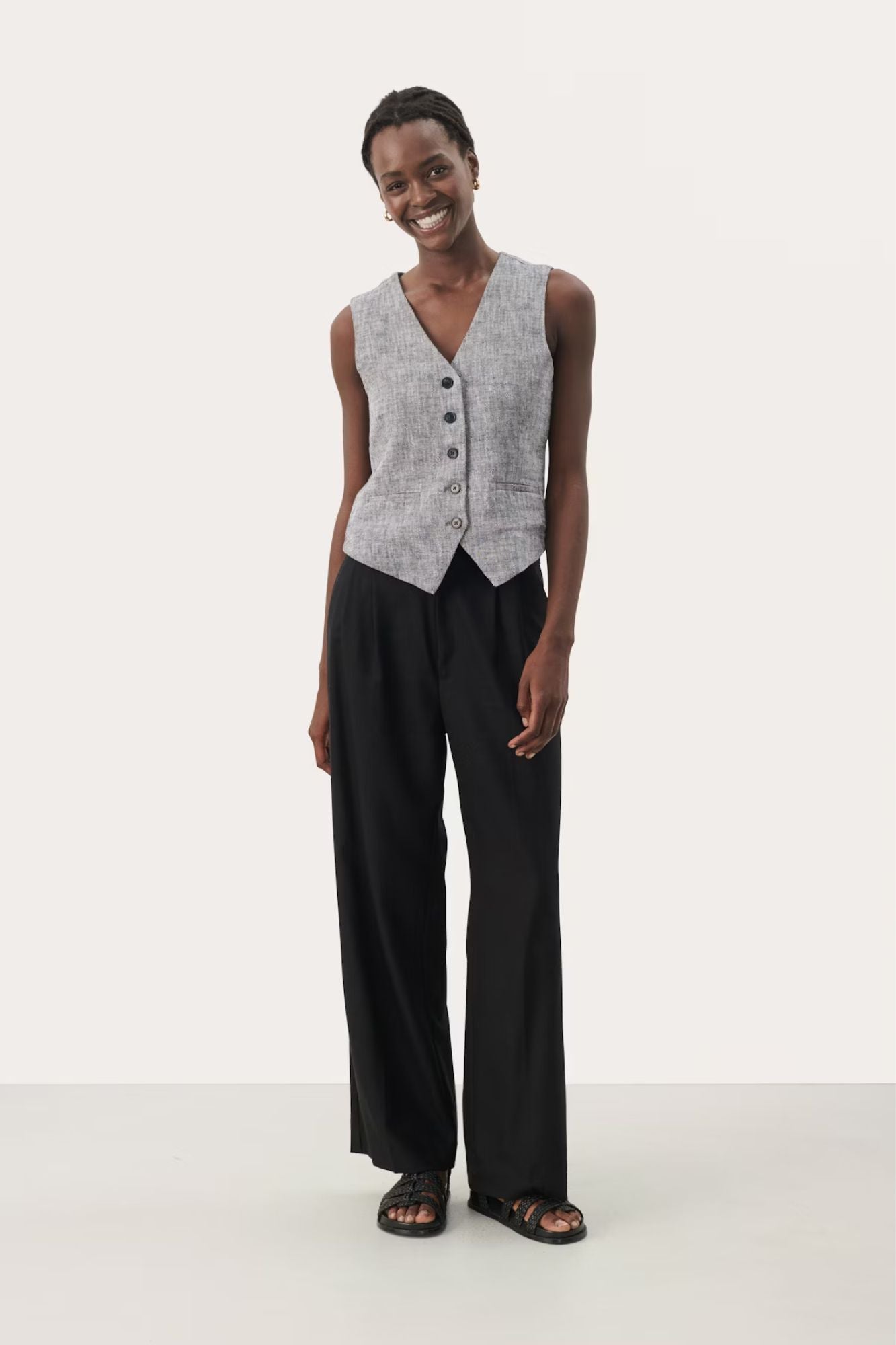 Nadhia Vest