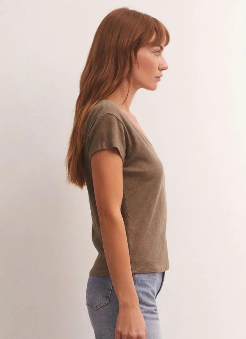 T-shirt moderne à col en V