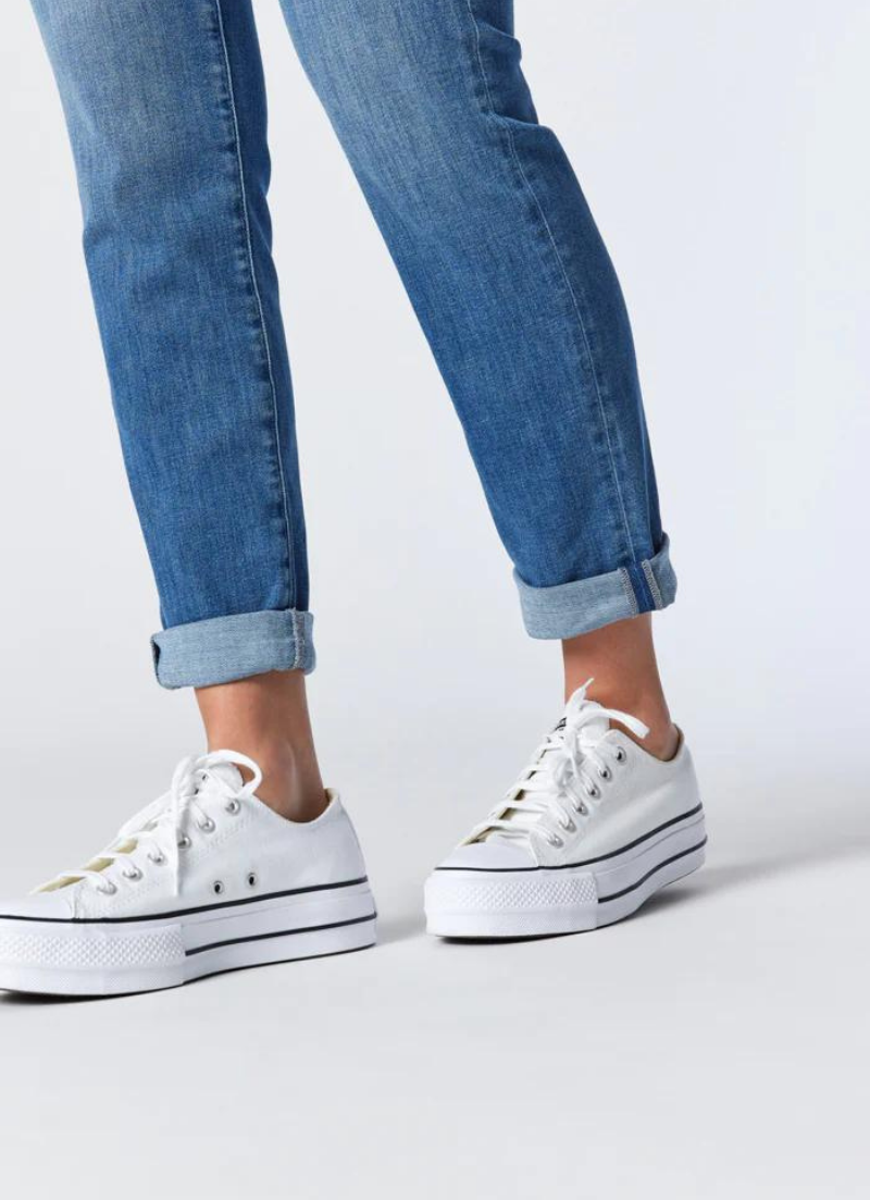 Kathleen Slim Boyfriend | Light Brushed Feather Blue