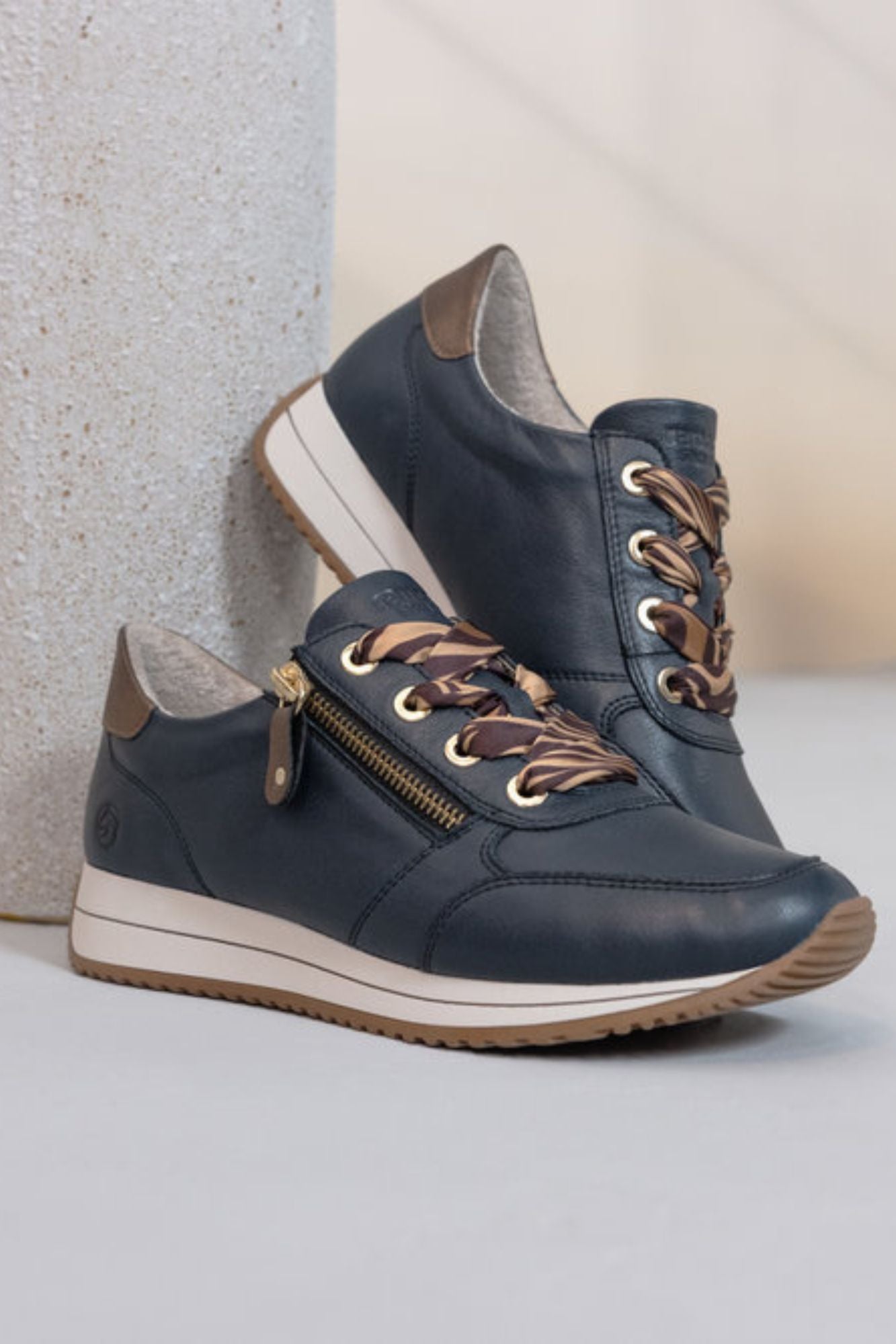 Women's Sneaker D0H11-15