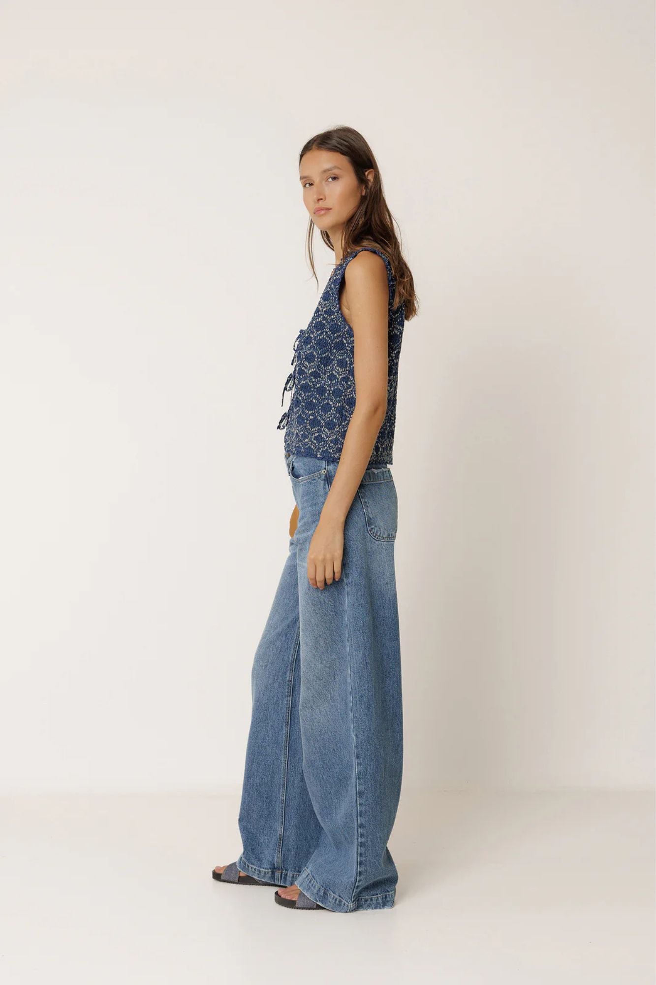 Elastic Vest With Tie