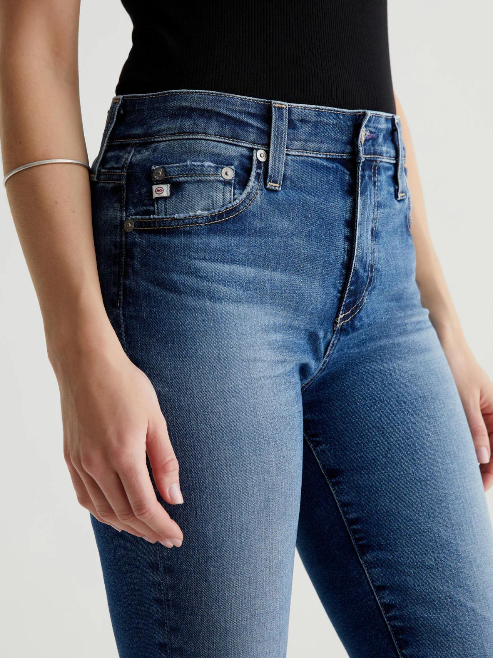 Mari High-Rise Slim Straight Crop