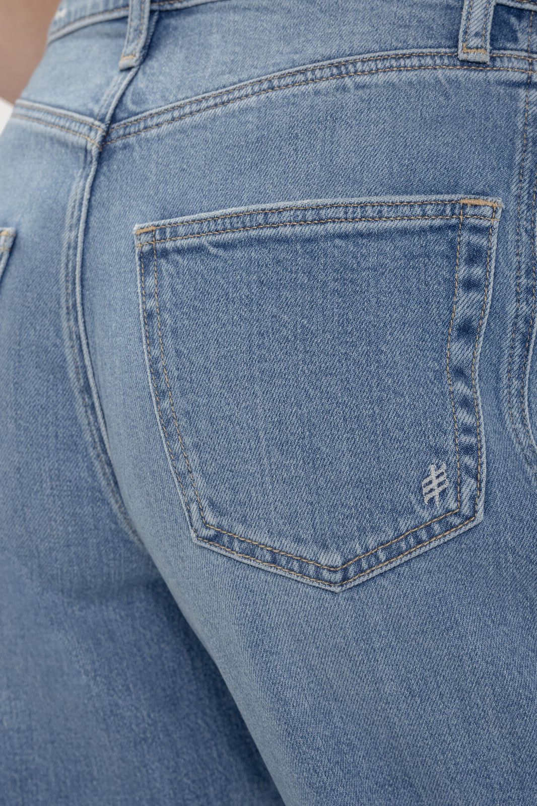 Slim Barrel Jean