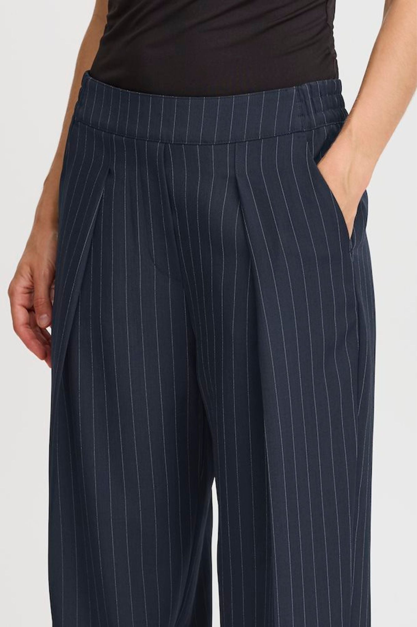 Midde Barrel Pants