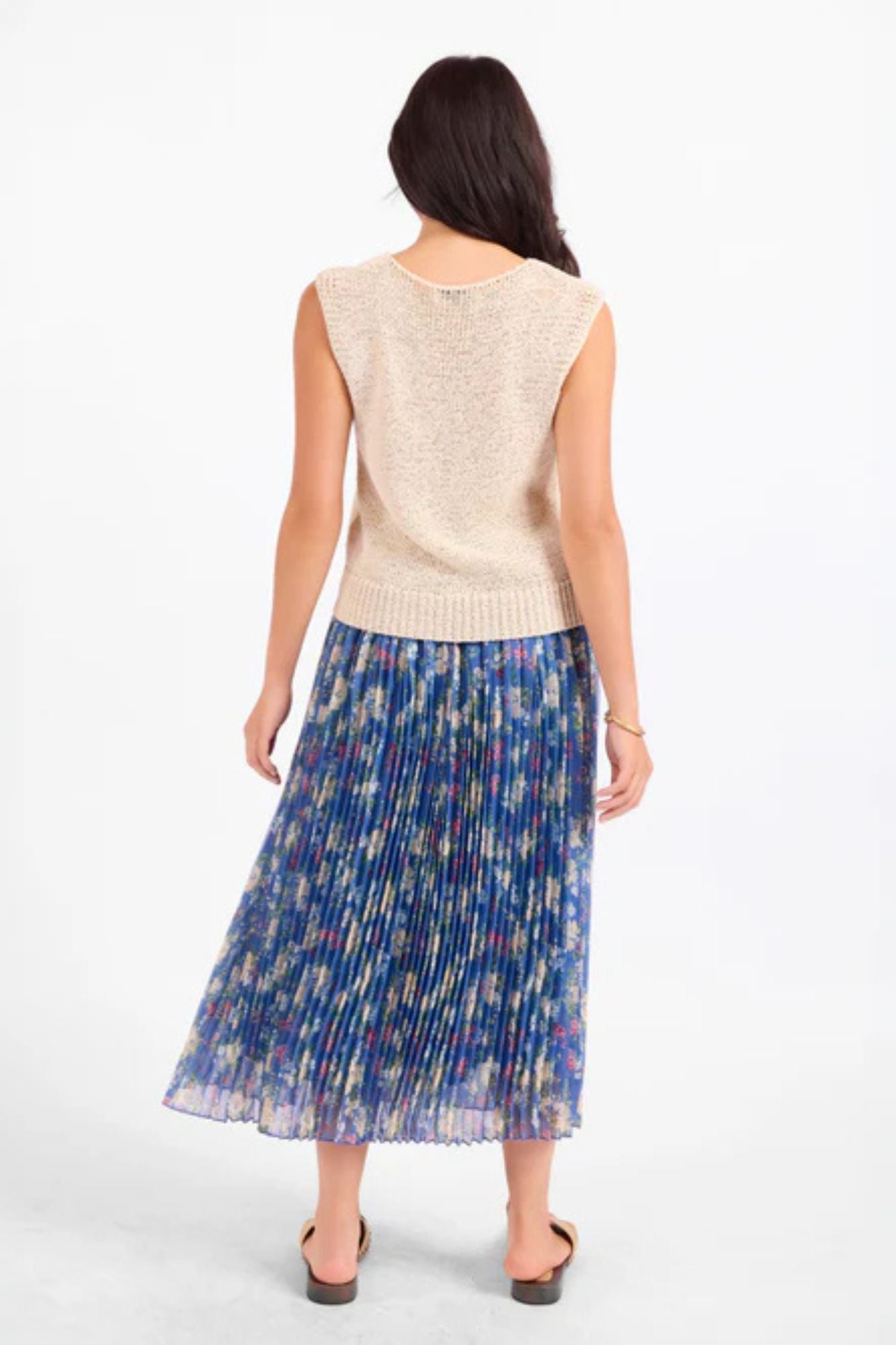 Warm Gesture Sweater Vest