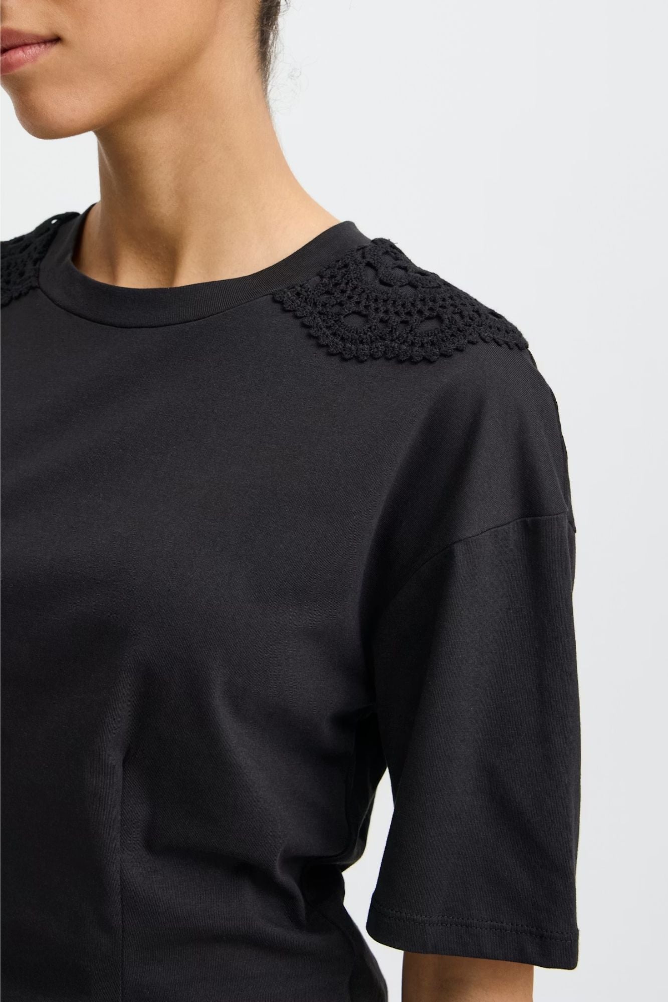 Nabia Tee