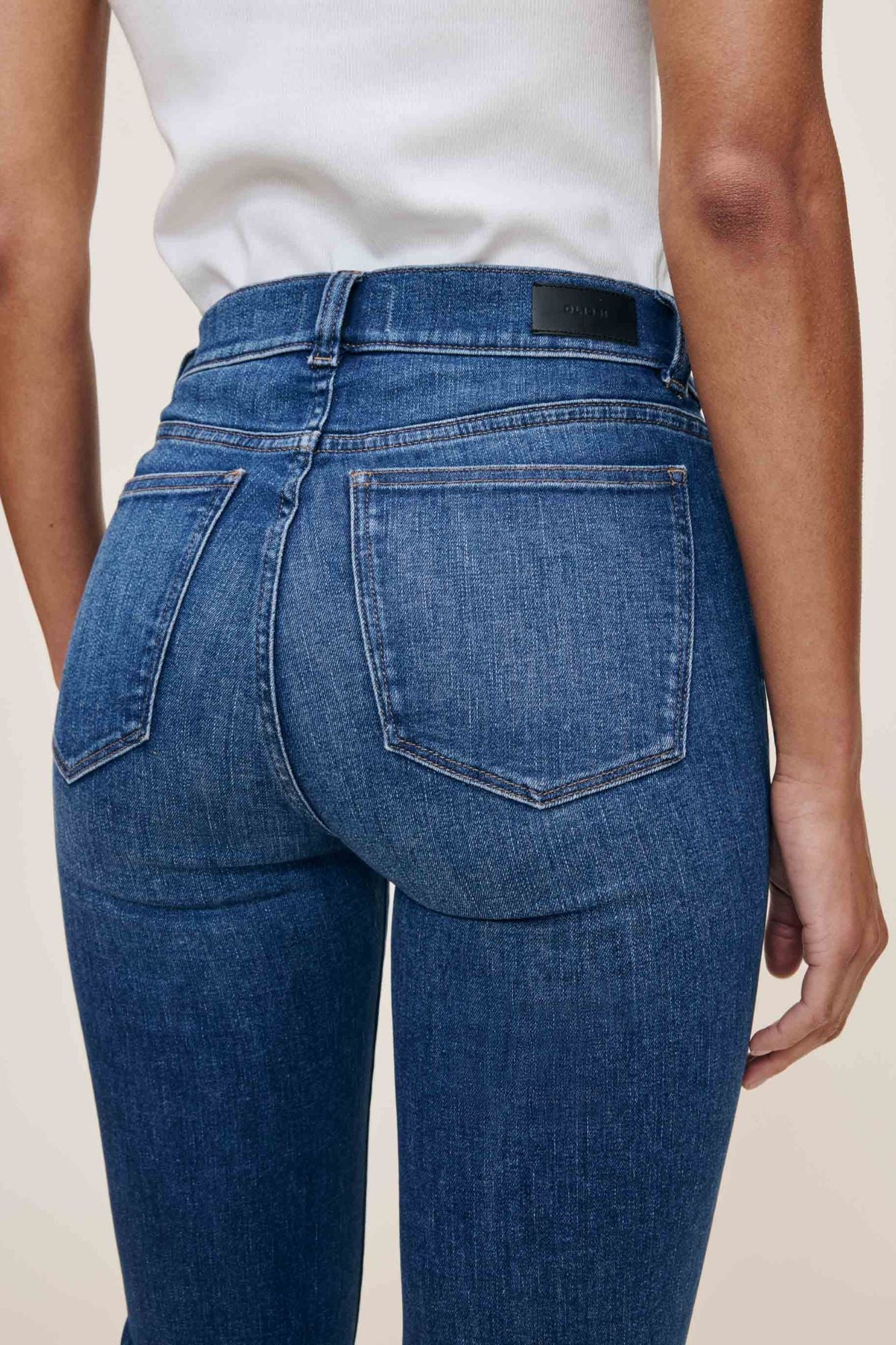 Mara Straight Instasculpt Jeans