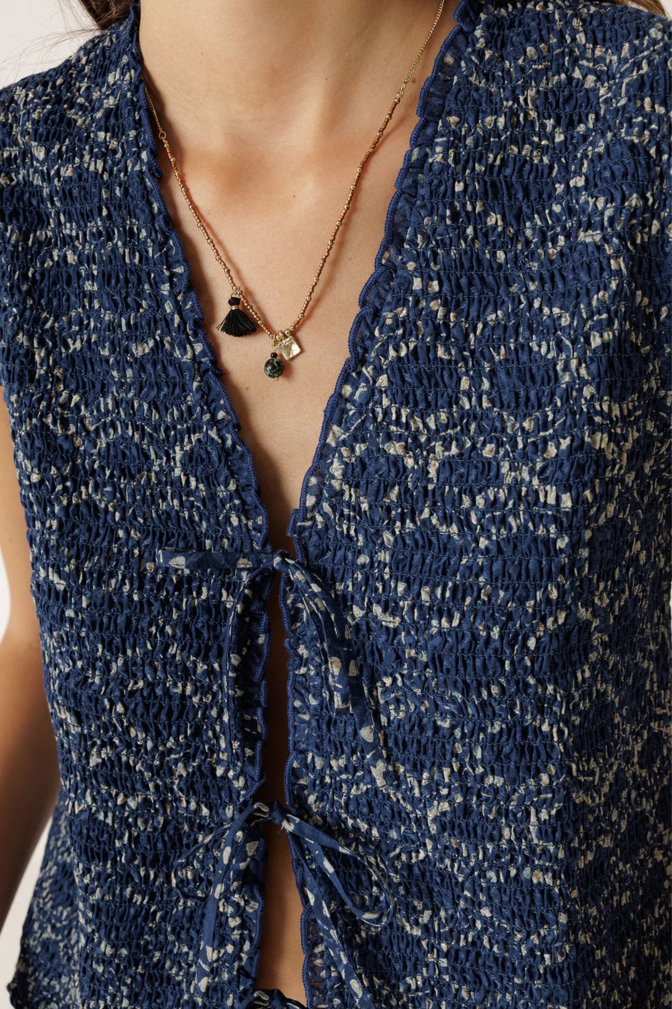 Elastic Vest With Tie