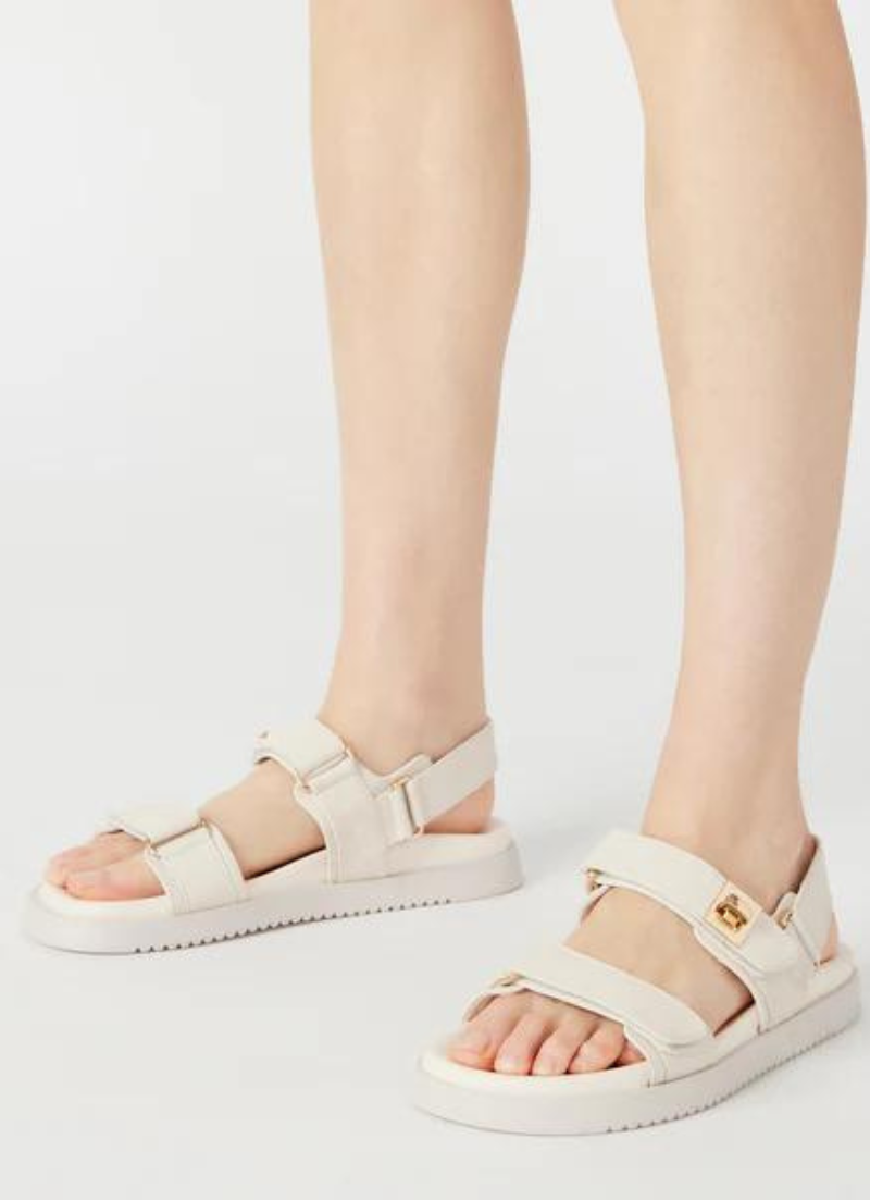 Mona Sandal