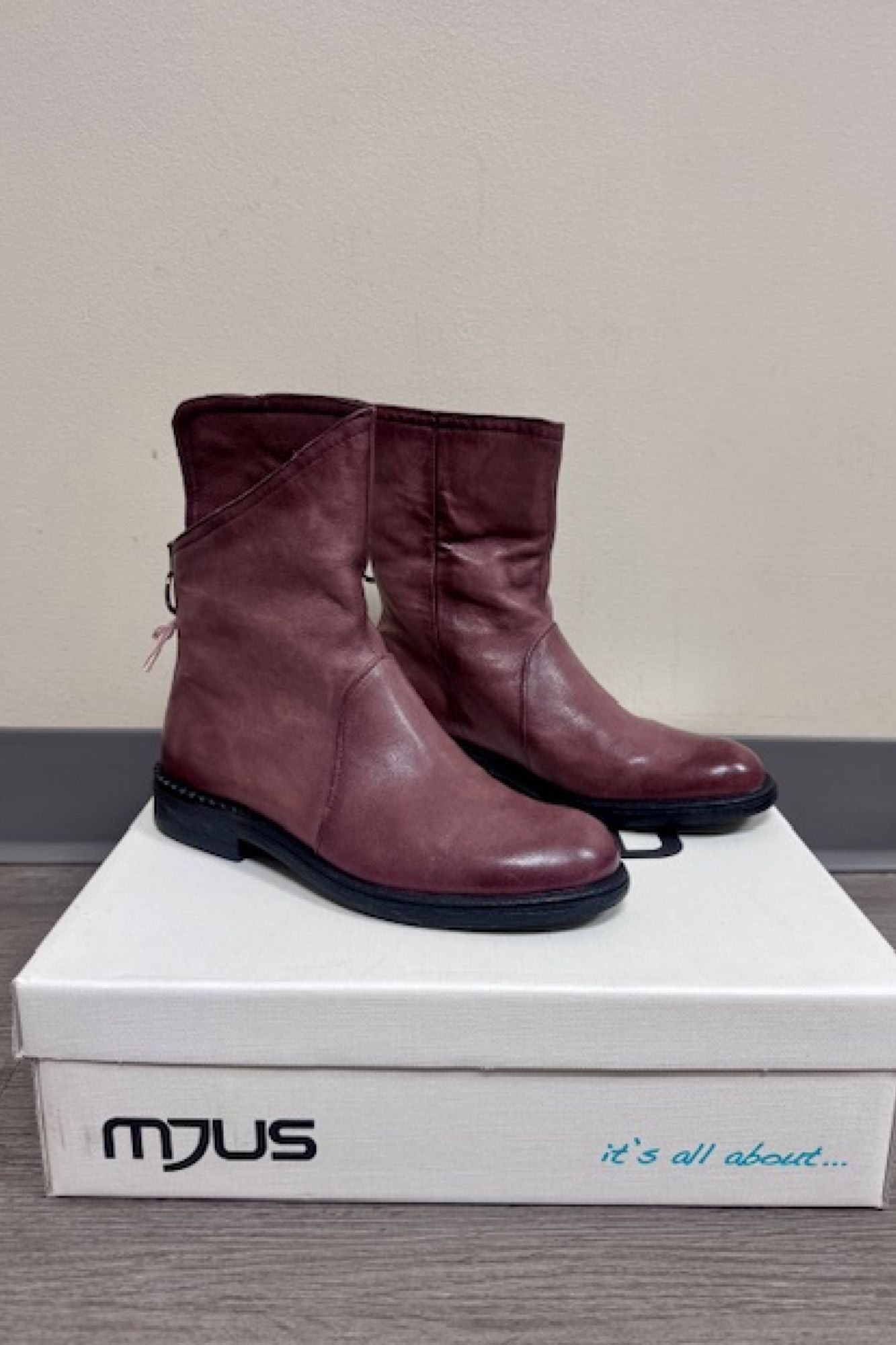 A-Symetric Bootie