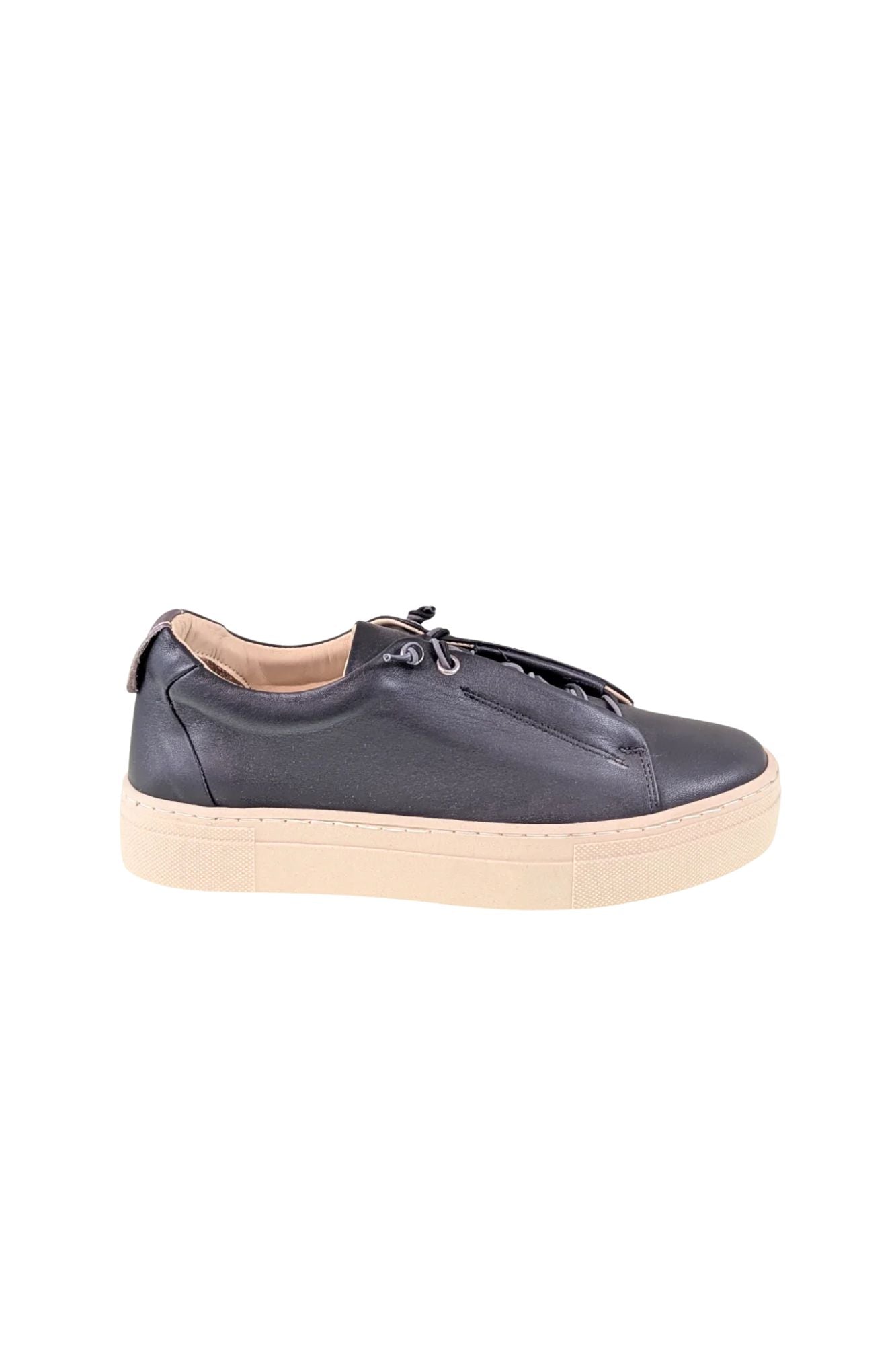 Versa Sneaker