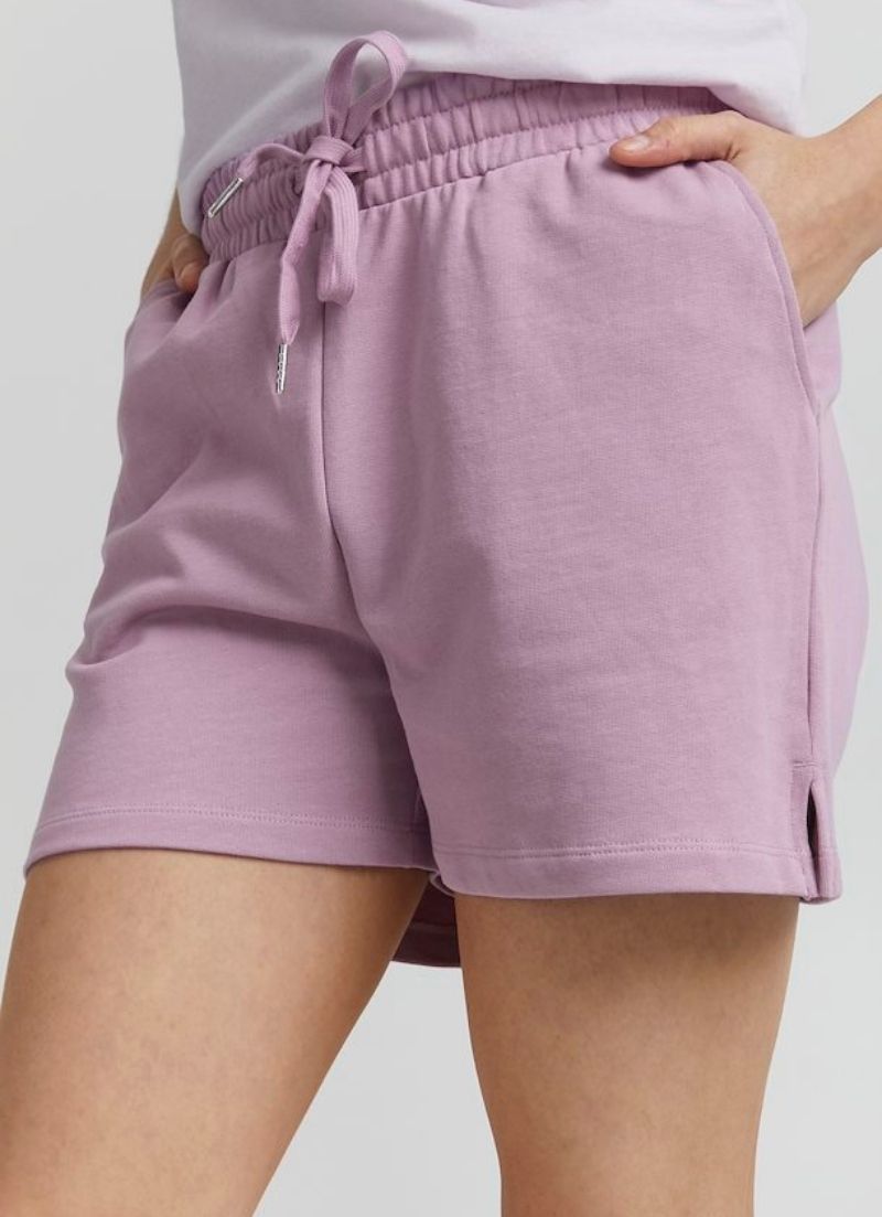 Yarlet Short
